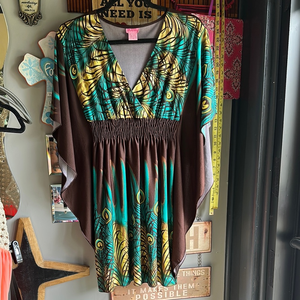 Peacock Print V-Neck Top by She’s Cool